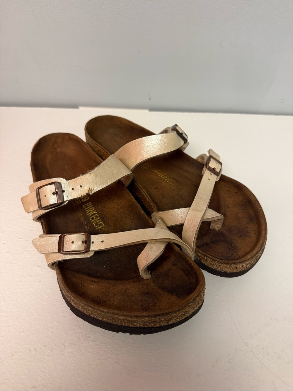 Used Birkenstock Mayari Sandal Pearl White Leather Size 39 W/ Damage As-Is